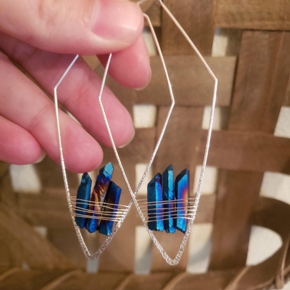 Bohemian Quartz Crystal Elegant Wire Hoop Earring - Picture 6 of 16